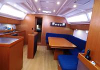 bateau à voile bavaria 46 cruiser voilier salon intérieur 8